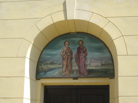 Portal nad vhodom v cerkev.
