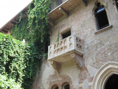 Znameniti Julijin balkon v Veroni.