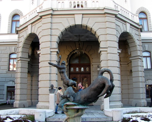 Deželni dvorec, danes Univerza v Ljubljani in skulptura Evropa